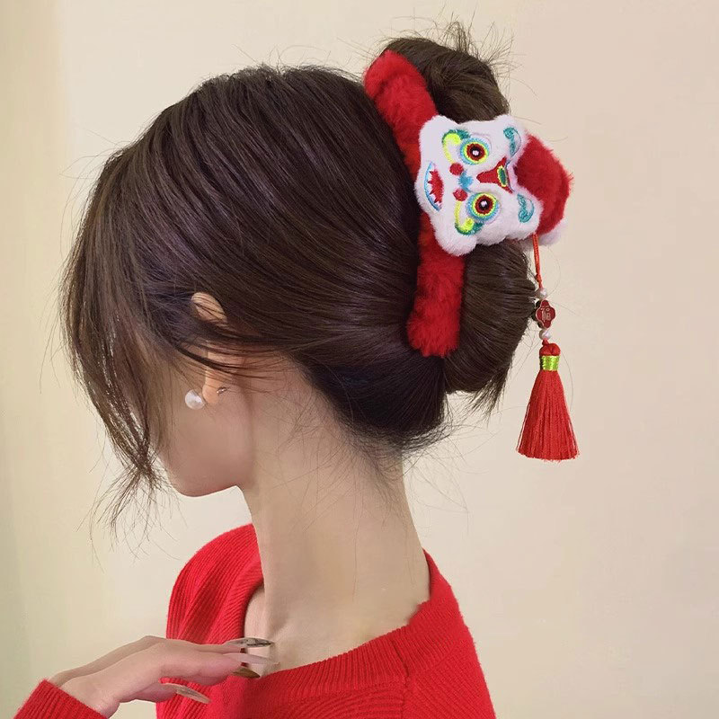 1pc 獅子舞タッセル新年ぬいぐるみヘアクリップ女性用赤いヘ - Travel Accessories Aesthetic のレビューと価格